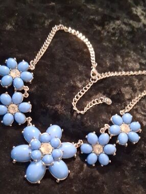 C Est. 1946 Blue Floral Cluster Necklace - Silver Tone. 18+4 In. Long Nwot